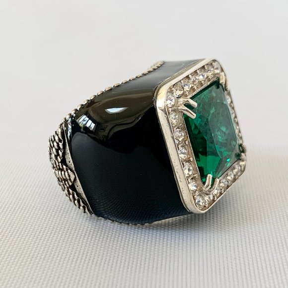 Gucci GG Crystal-embellished Signet Ring in Green - Picture 6 of 10